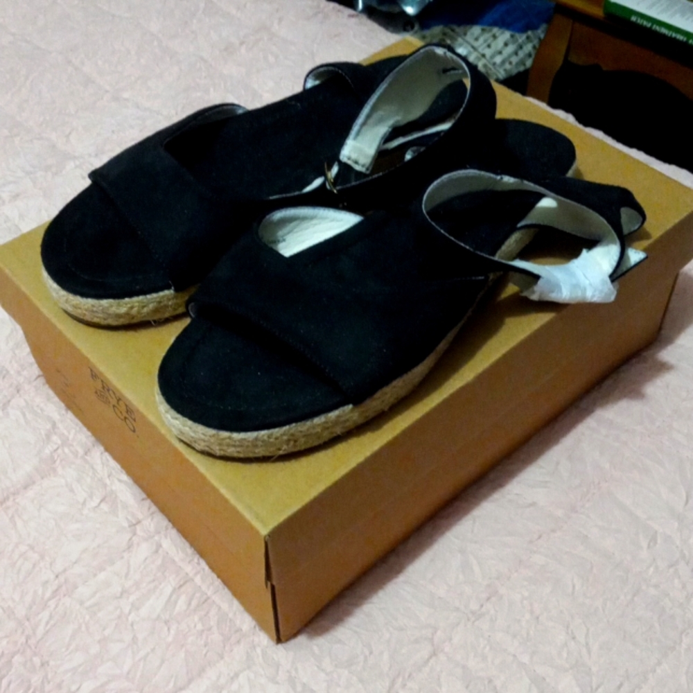 Shoe